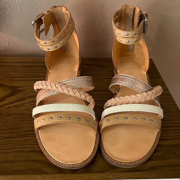 FRYE And CO Sandals Evie Mixed Strap Stud Caramel Multi Size 9.5 Fits like 10 - Picture 3 of 7